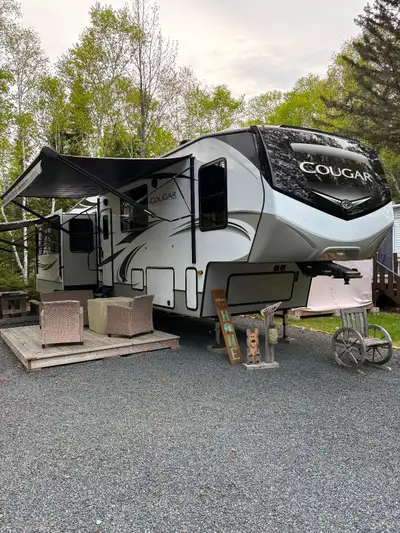 Keystone Cougar 368MBI family high end 5th wheel This trailer is in like new condition. Full extende...
