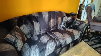 Sofa-lit très propre 819-993-0421