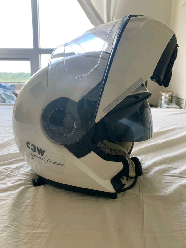 Schuberth C3W small women's helmet in Motorcycle Parts & Accessories in Mississauga / Peel Region - Image 2