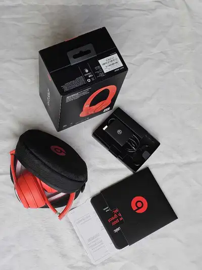 Beats Solo 3 Special Edition Red, View more