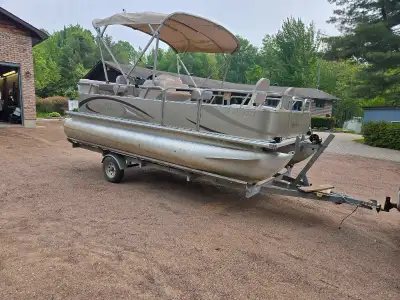 19 ft Sunchaser,50hp.Evinrude E-Tech.Comes with a custom made cover.Includes a excellent trailer.Thi...