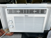 Midea window air conditioner, like new 5000 btu