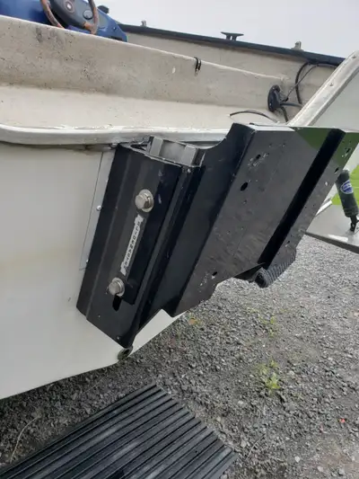 Used 8 inch Armstrong offset manual outboard jack plate Price $300