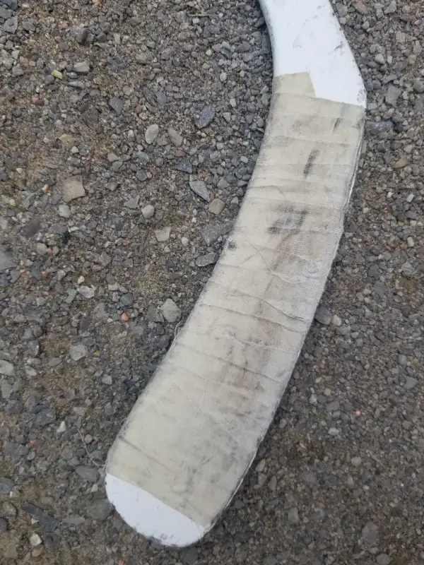 Sherwood youth hockey stick in Hockey in Kawartha Lakes - Image 3