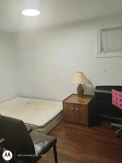 A room for rent on South Sheridan way, close to Clarkson Go.