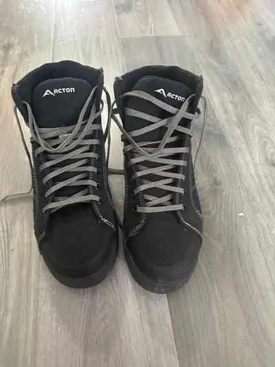 Acton safety shoes for sale! Size 8.5, steel toe - barely worn, View more
