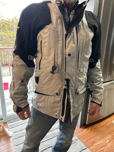 This is a Helite Adventure Touring Airbag Jacket in size XL, designed for motorcycle riders seeking...