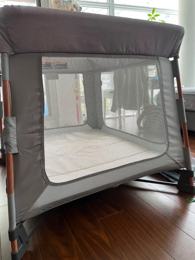 Maxi-Cosi Swift Play Yard (Grey) - Excellent Condition in Playpens, Swings & Saucers in City of Toronto - Image 3
