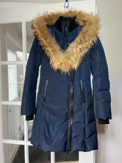 * Mackage's everlasting classic style * Genuine fur collar / hood trim of the Signature features in...