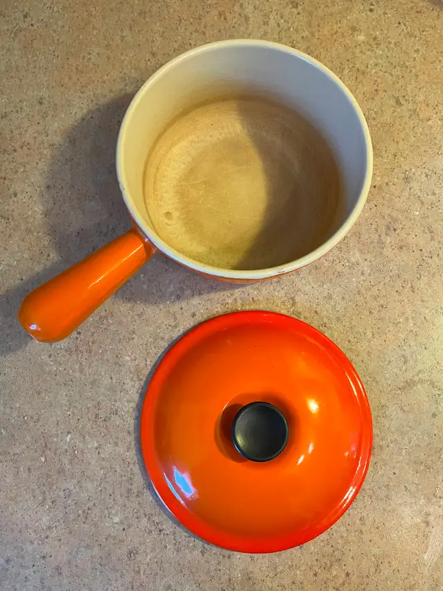 Le Creuset Flame Orange 16 Sauce Pan with Lid in Kitchen & Dining Wares in Calgary - Image 4