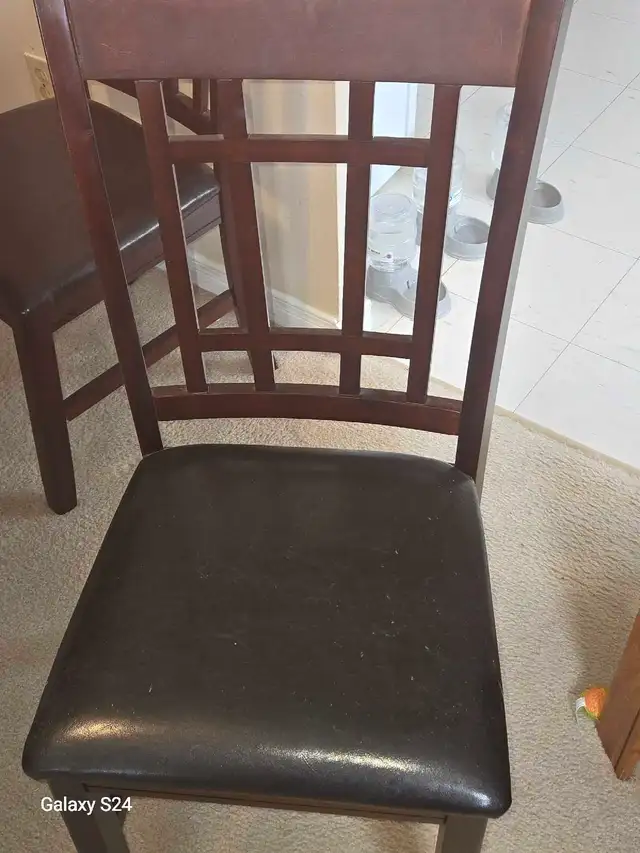 dining room table in Dining Tables & Sets in Kingston - Image 4