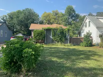 Well-maintained home in the desirable mature St. Vital neighbourhood. Features 2 bedrooms, a 4- seas...