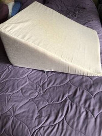 Bed wedge pillow with removable cover