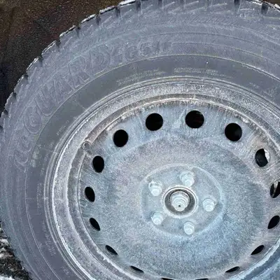 Yokohama Ice Guard on steel P235/66R28 4 years old low mileage car Great condition