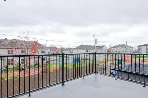 GRAND 41/2 neuf Balayeuse centrale Thermopompe deux stationnements animaux, acceptés