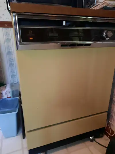 Older machine but looks like new & works. $95 obo, cash. Call or text. 905-328-7906!