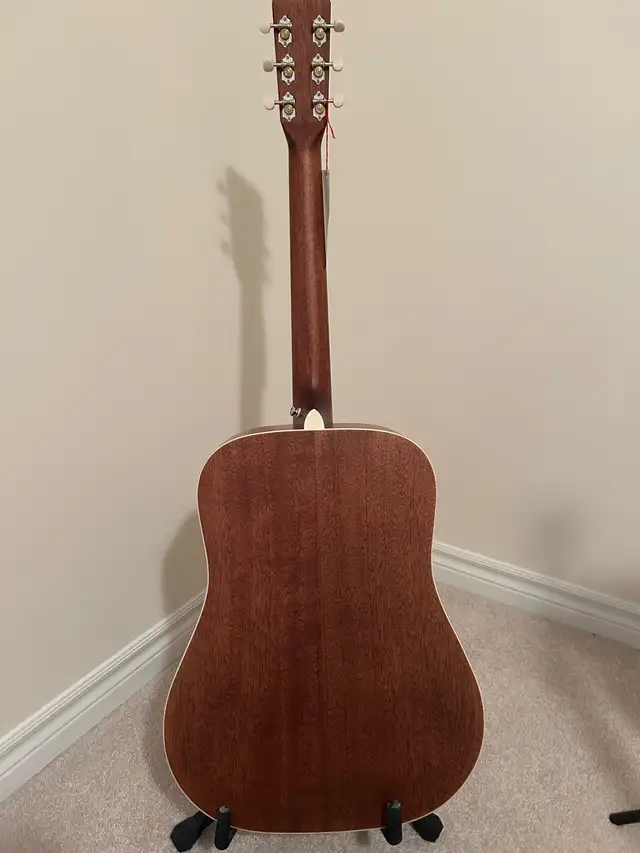 Art & Lutherie Americana Acoustic Electric Guitar, w/ Solid Top in Guitars in Markham / York Region - Image 6