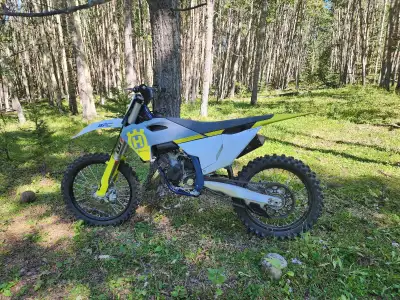 Selling my 2023 Husqvarna TC 125 in near brand new condition. Super clean bike with very low hours (...