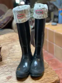 Hunter boots tall black with socks, size 8