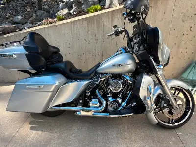 One owner bike. , all receipts ,well maintained, very reliable , 19 inch wheel front 16 inch rear 10...