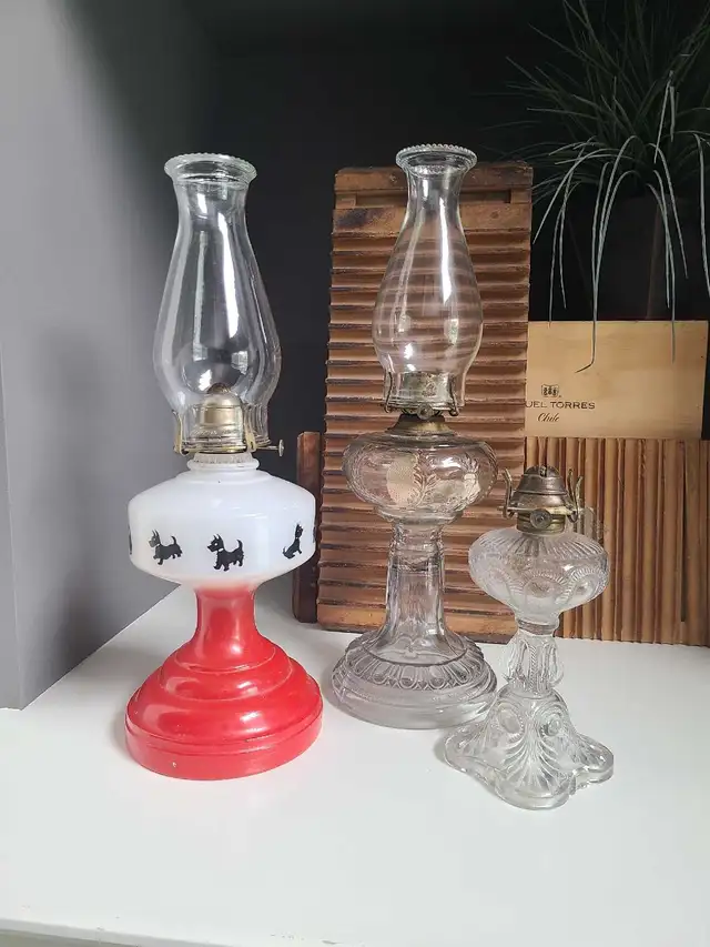 Antique Hurricane Lamps in Arts & Collectibles in Calgary - Image 2