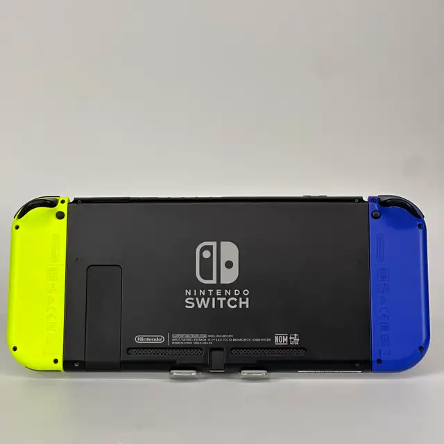 Nintendo Switch HAC-001 Console, Joy-Cons & Charger - 3136672 in Nintendo Switch in Laval / North Shore - Image 4