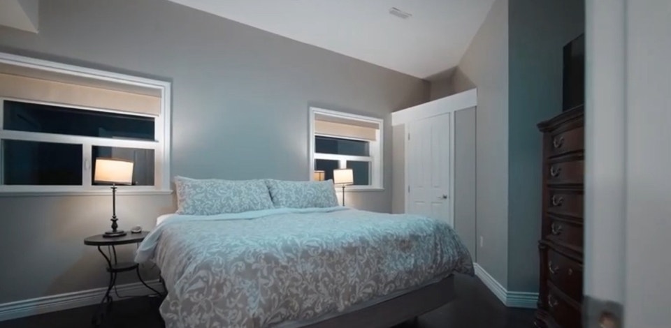 SPACIOUS 2-BEDROOM PRIVATE SUITE - EAGLE 3