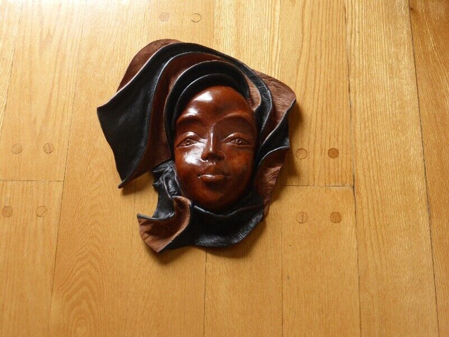 Masque en cuir  beige et noir dans Art et objets de collection  à Longueuil/Rive Sud - Image 3