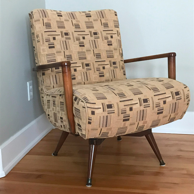 Vintage Mid Century Modern Swivel Rocking Chair-Read All Info in Chairs & Recliners in St. John's - Image 2