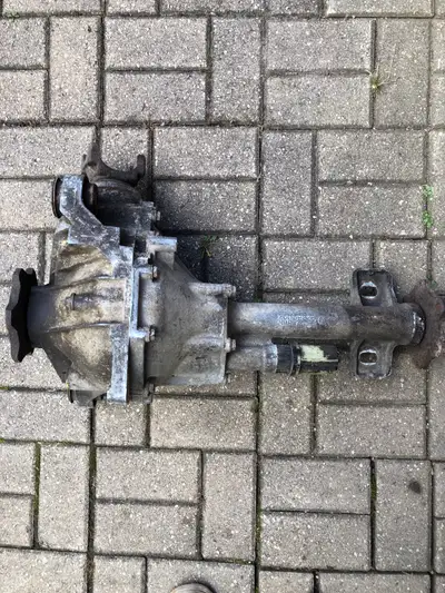 Gm 4x4 complete in working order front diff assembly, check part number for fit, best offer, check m...