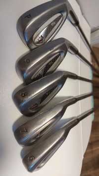 Wilson/staff pi5 irons 6to pw and wilson golf bag
