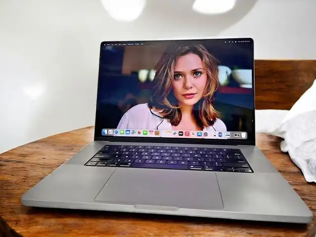 Apple Macbook Pro 16" | 2021 | M1 Pro | 16G | 1T in Laptops in Markham / York Region - Image 2