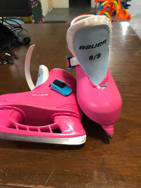 Girls Skates sz 8/9 - $10 in Hockey in Sudbury