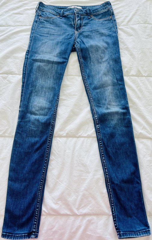 Hollister Women's jeans size 24x29 in Women's - Bottoms in Victoria