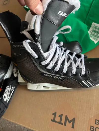  Bauer supreme skates size 5, View more