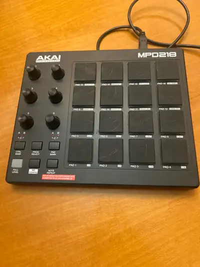 Akai MPD218, View more