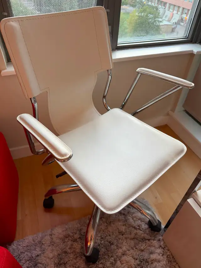 Computer desk + chair in Desks in City of Toronto - Image 3