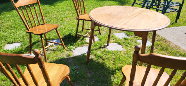 Set table de cuisine ronde en bois dans Mobilier de salle à manger et cuisine  à Shawinigan