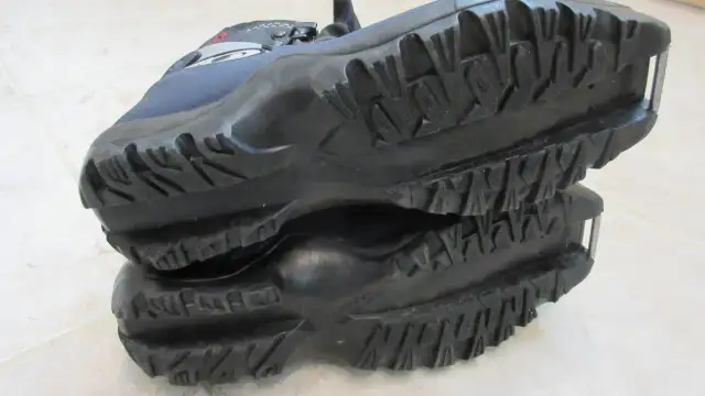 Salomon SNS Cross Country Ski Boots EU 35 (size 2.5) in Ski in Ottawa - Image 4
