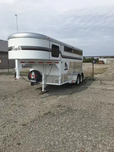 1997 Royle 3 Horse Slant trailer. Excellent condition “Convertible” to wide open, (toy/atv hauler),...