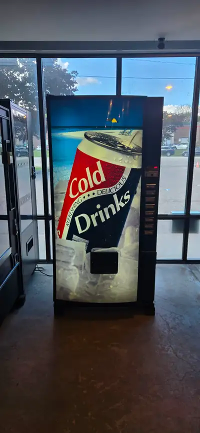 Royal, 8-selection, multi-price vending machine. Coin accept only machine. No Card Reader. Reliable,...