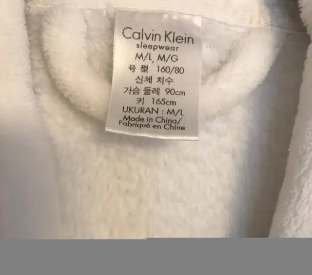 Calvin Klein Robe in Women's - Other in City of Toronto - Image 4