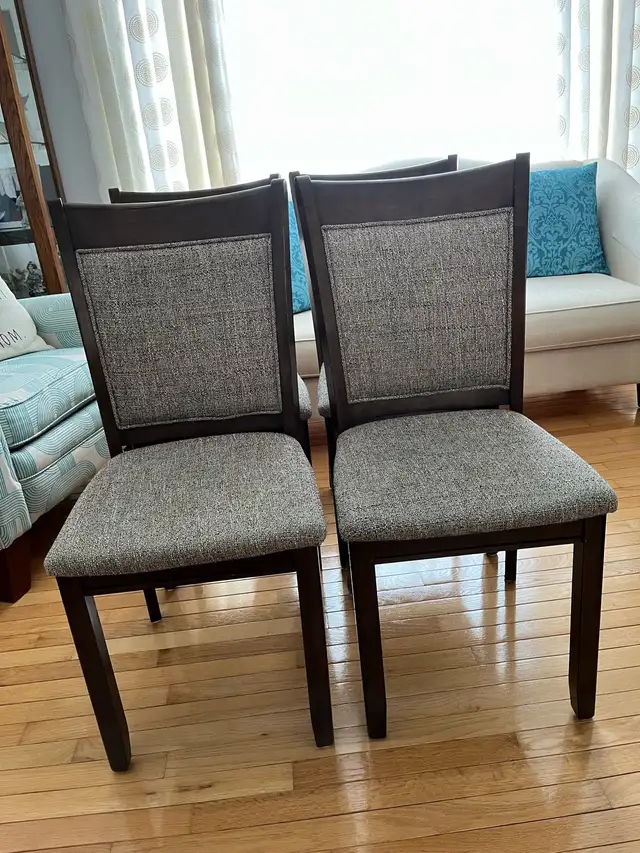 Set of 4 dining chairs in Dining Tables & Sets in Cole Harbour - Image 2
