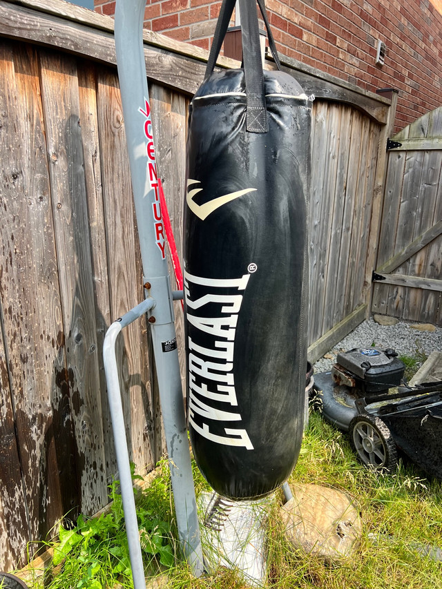 Punching bag with stand in Exercise Equipment in Oshawa / Durham Region - Image 3