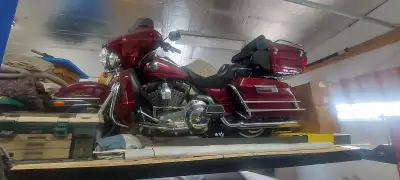 2002 Harley Ultra Classic. Newer Tires. runs perfect. will come with new battery. just don't ride it...