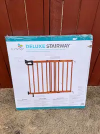 New Summer Infant Deluxe Stairway Wood Gate 30-48" wide