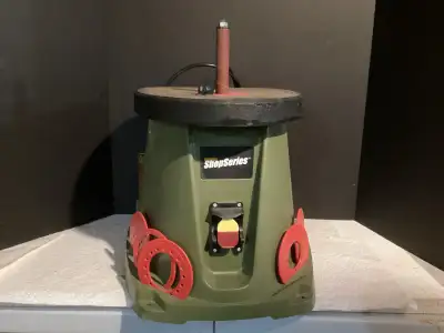 This Rockwell ShopSeries spindle sander, model RK9011, is a pre-owned power tool in good working con...