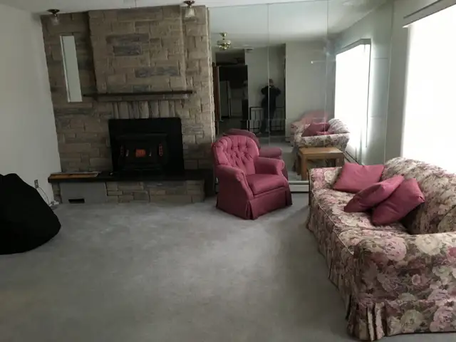 MAIN FLOOR 3 BEDROOM HOUSE WEST HILL