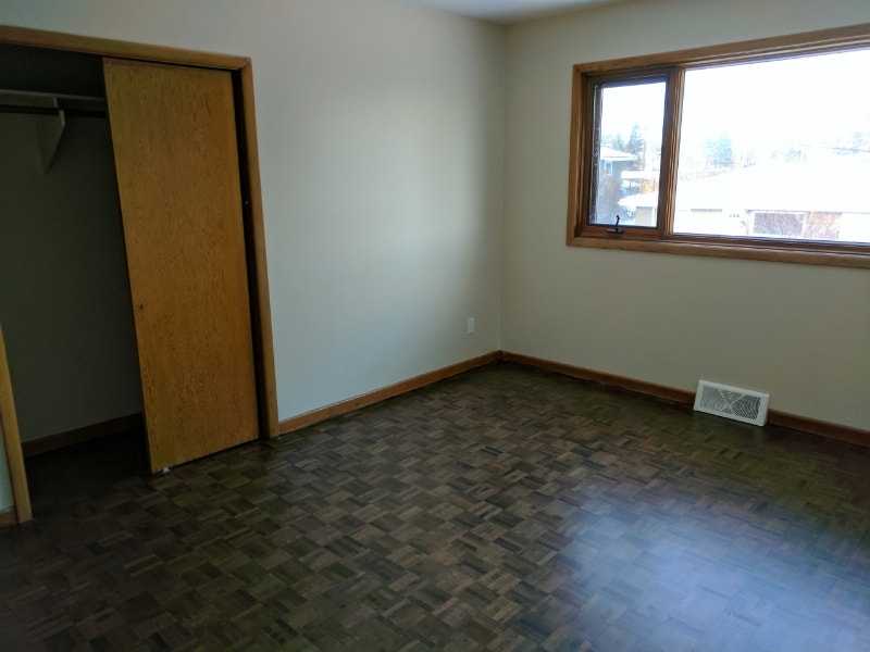 Duplex, Stanley Park duplex 1000 ft up ; near Chinook Center; a Long