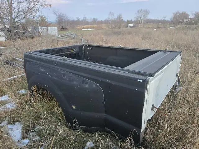 2008 F350 Dully Box in Auto Body Parts in Renfrew - Image 3
